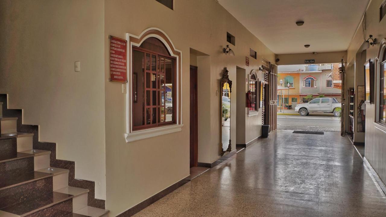 Vallejo Hotel Huaquillas Buitenkant foto